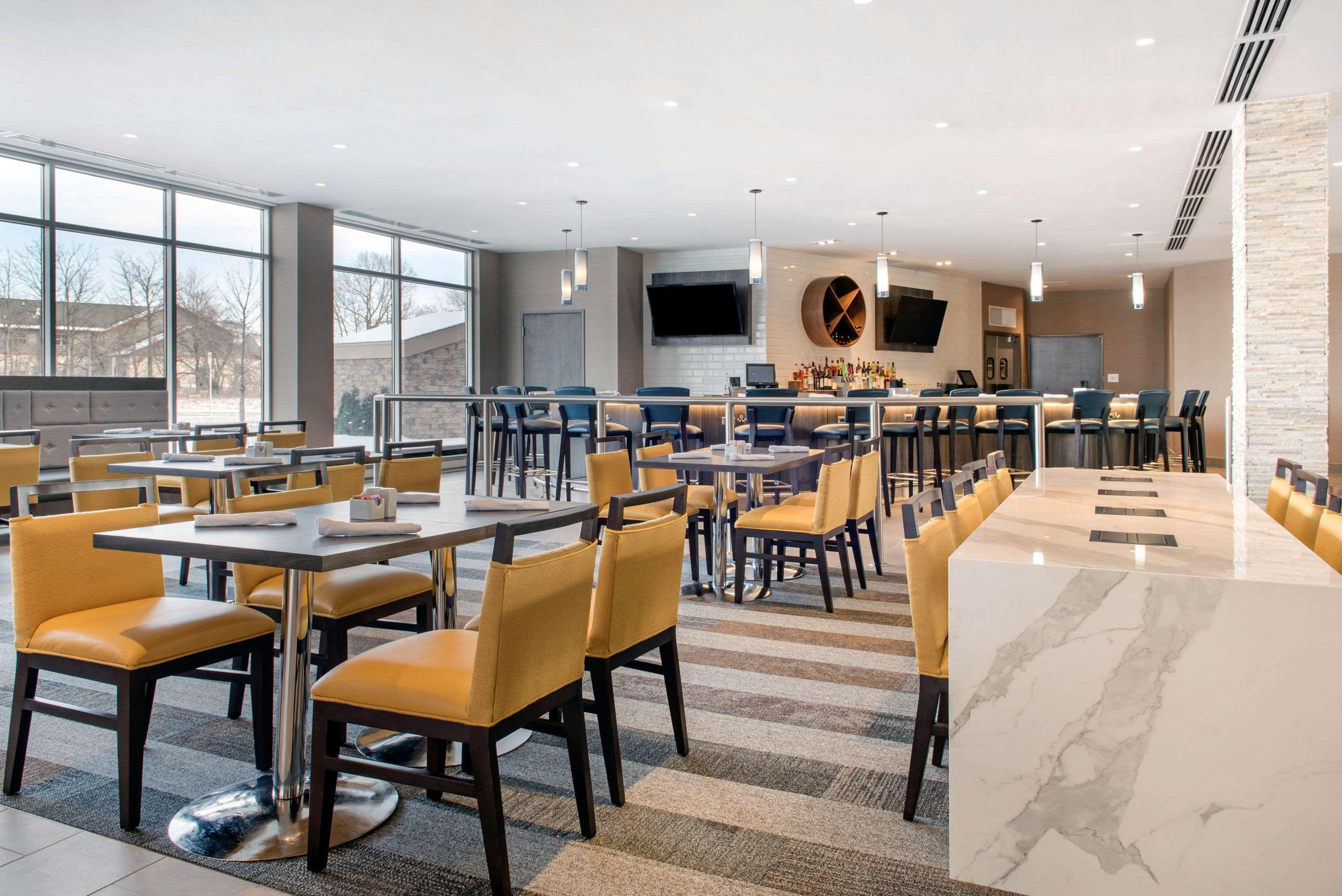Отель Wyndham Westfield Экстерьер фото