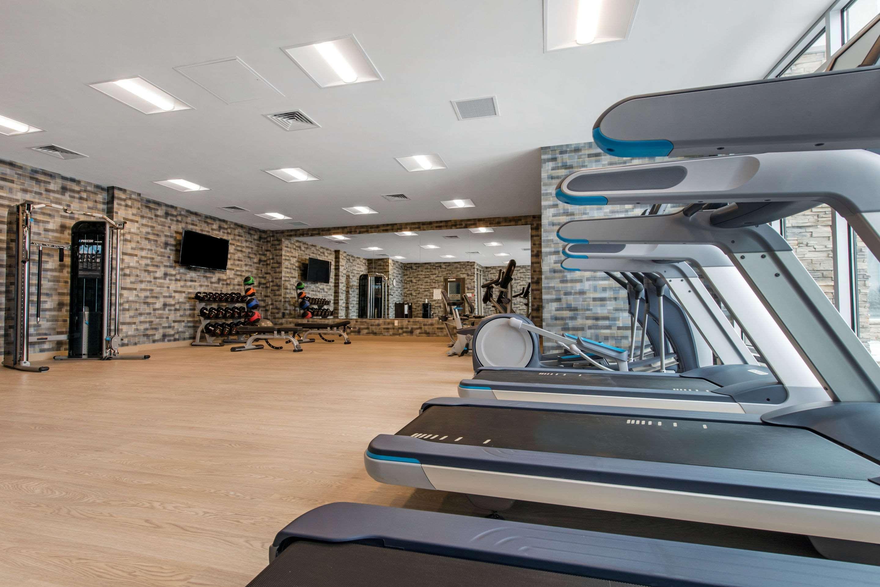 Отель Wyndham Westfield Экстерьер фото